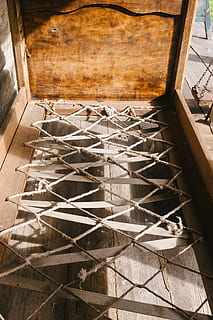 starý, lůžko, bez, matrace, architektura, nikdo, dřevo - materiál, stavba, vysoký úhel pohledu, uvnitř, den, schodiště, budova, kov, vzor, slunečního světla, zábradlí, průmysl, Příroda, suterén, schodiště a schodiště, 4K, CC0, veřejná doména, bez autorských práv