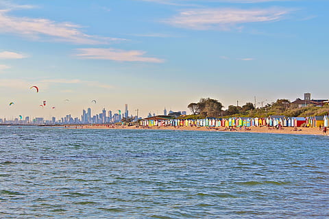 Melbourne, platja, Austràlia, oceà, Costa, turisme, mar, cel, aigua, victòria, naturalesa, posta de sol, paisatge, sorra, escènic, estiu, badia, paisatge urbà, ciutat, panorama, horitzó, esport, núvols, atmosfera, vespre, davant del mar, arquitectura, exterior de l'edifici, estructura construïda, núvol - cel, edifici, cap gent, escenics - natura, transport, dia, viatjar, destinacions de viatge, pont, a l'aire lliure, 4K, CC0, domini públic, lliure de regalies