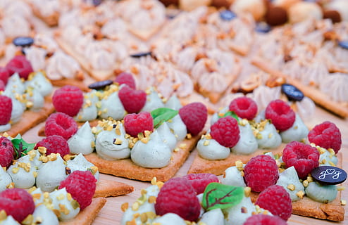 Beeren-Cookie, Dessert, Lebensmittel, Gebäck, Kuchen, Himbeere, Sahne, Paris, Frankreich, Süss, Französisch, Cracker, lecker, Pudding, gesund, organisch, Glasur, Creme, Süßigkeiten, Süßwaren, produzieren, Essen und Trinken, Süßes Essen, Frische, Beerenfrucht, Genuss, Blaubeere, Obst, Versuchung, Stillleben, gebacken, Nahansicht, fertig für den Verzehr, drinnen, keine Leute, gesundes Essen, gebackenes Gebäck, Frühstück, Snack, 4K, CC0, gemeinfrei, lizenzfrei