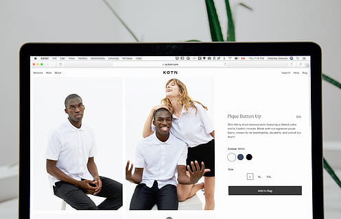 flad, skærm, overvåge, visning, mand, hvid, Polo trøje, computer, handle ind, mockup, online, Cyber ​​mandag, Black Friday, kotn, web, internet side, web skærm, Skærmudskrift, tech, moderne, teknologi, herrer, forretning, mennesker, forretningsmand, internet, hanner, voksen, bærbar, samarbejde, beskæftigelse, Kvinder, sidder, professionelle erhverv, forretningskvinde, kontor, arbejder, trådløs teknologi, afrikansk etnicitet, meddelelse, e-mail, ekspertise, hunner, ung voksen, virksomhedernes forretning, leder, computerskærm, multi-etnisk gruppe, succes, bruger computer, digital tablet, hvide kravearbejder, hjemmeside, arbejdsplads, afrikansk afstamning, indendørs, forbindelse, skrivebord, samvær, 5K, CC0, offentligt domæne, royaltyfrie