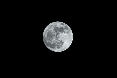papel de parede digital da lua, astronomia, lua, noite, ao ar livre, espaço sideral, espaço, universo, cinzento, forma geométrica, círculo, lua planetária, forma, beleza na natureza, lua cheia, céu, superfície da lua, copie o espaço, ninguém, natureza, visão de baixo ângulo, scenics - natureza, tranquilidade, idílico, espaço e astronomia, luar, 5K, CC0, domínio público, royalty free