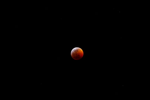 lua Vermelha, eclipse, lua, natureza, ao ar livre, astronomia, noite, espaço sideral, Eclipse lunar, universo, espaço, papéis de parede de hd, fundos legais, fundos de computador, origens, papeis de parede, fundos do tumblr, fundos de hd, sangue, super, lunar, céu, beleza na natureza, cor laranja, scenics - natureza, copie o espaço, ninguém, idílico, lua cheia, tranquilidade, cena tranquila, fenómeno natural, círculo, forma geométrica, visão de baixo ângulo, lua planetária, astrologia, espaço e astronomia, 5K, CC0, domínio público, royalty free