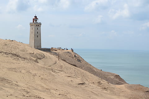 fyrtårn, Danmark, klit, himmel, hav, arkitektur, bygget struktur, vand, vejledning, tårn, bygning, bygning udvendig, retning, jord, sky - himmel, natur, horisont, strand, beskyttelse, sikkerhed, scenics - natur, horisont over vand, ingen mennesker, udendørs, 2K, CC0, offentligt domæne, royaltyfrie
