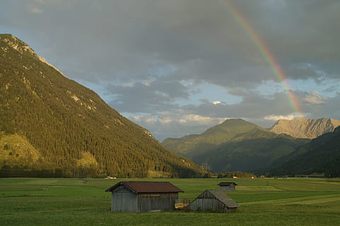 curcubeu, Munte, nori, luncă, peisaj, natură, cer, panoramă, apus de soare, vreme, întuneric, nor - cer, scenice - natura, frumusețe în natură, mediu inconjurator, arhitectură, o scenă liniștită, liniște, teren, construită, camp, exteriorul clădirii, nici o persoana, rural, clădire, de munte, în aer liber, căsuță, 5K, CC0, domeniu public, fără drepturi de autor
