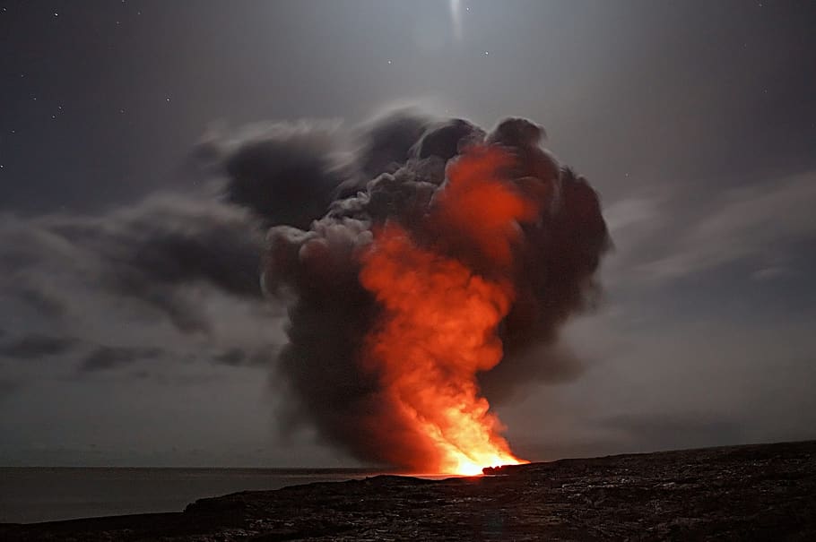cel ennuvolat, acció, actiu, cendra, núvol de cendra, flama, cremant, calamitat, núvols, perill, perillós, fosc, desastre, terratrèmol, explosió, foc, boira, calor, calenta, lava, cel, tempesta, volcà, guerra, erupció, geologia, accidents i desastres, fum - estructura física, poder, núvol - cel, senyal d'advertència, signe, medi ambient, naturalesa, poder a la natura, calor - temperatura, comunicació, cap gent, 2K