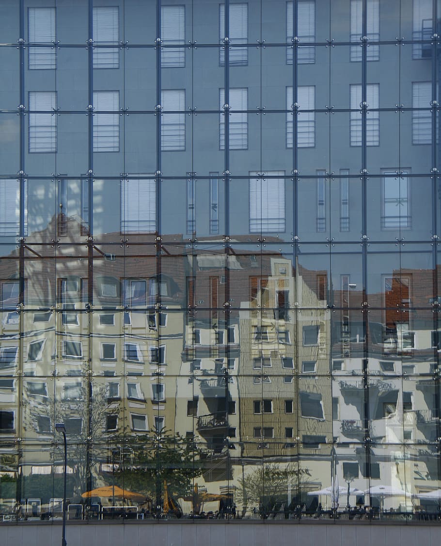 Berlín, Německo, zrcadlo, reflexe, sklenka, Nový, starý, budov, exteriér budovy, architektura, stavba, budova, město, sklo - materiál, odraz, nikdo, den, okno, moderní, venku, Příroda, kancelářská budova exteriér, kancelář, průhledný, motorové vozidlo, rezidenční čtvrti, způsob dopravy, ulice, 2K