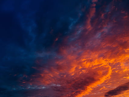 puesta de sol, cielo, naranja, oscuridad, nubes, nublado, noche, naturaleza, nube - cielo, belleza en la naturaleza, paisaje de nubes, cielo dramático, paisajes - naturaleza, nadie, color naranja, antecedentes, tranquilidad, ambiente, escena tranquila, azul, rojo, idílico, al aire libre, resumen, oscuro, meteorología, 4K, CC0, dominio público, libre de derechos