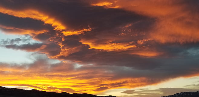 matahari terbenam, langit, awan, senja sore, pemandangan, indah, senja, Jeruk, horison, dramatis, suasana, awan - langit, langit yang dramatis, keindahan di alam, cloudscape, scenics - alam, warna oranye, ketenangan, idilis, badai, adegan yang tenang, alam, perasaan kagum, awan badai, lingkungan Hidup, tidak ada orang, sinar matahari, langit murung, kuning, meteorologi, di luar rumah, matahari, abstrak, 4K, CC0, domain publik, bebas royalti