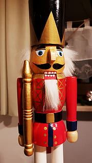 schiaccianoci, deco, figura, Natale, Avvento, Holzfigur, rappresentazione umana, celebrazione, in casa, rappresentazione, giocattolo, nessuno, arte e artigianato, somiglianza maschile, vacanza, avvicinamento, rosso, figurina, concentrarsi sulle conoscenze acquisite, decorazione, abbigliamento tradizionale, singolo oggetto, mestiere, 2K, CC0, dominio pubblico, privo di copyright
