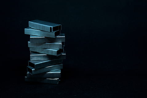 zásobník, Černá, crome, kostelní věž, kolíky, studio shot, černé pozadí, uvnitř, nikdo, temný, velká skupina objektů, kopie prostor, stálý život, tvar kostky, vystříhnout, v řadě, pozornosti, skupina objektů, noc, modrý, tvar, odraz, Zůstatek, kontejner, 2K, CC0, veřejná doména, bez autorských práv
