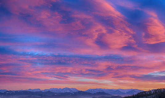 Schneekappe Berg, Nimbus-Wolken, hinterleuchtet, Blau, Wolken, Wolkengebilde, Farben, dramatisch, Dramatischer Himmel, Abend, Himmel, Landschaft, Berge, Natur, szenisch, Sonnenuntergang, Bäume, Weitwinkel-Fotografie, wolke - himmel, Berg, Schönheit in der Natur, Szenen - Natur, Gebirge, Umgebung, Reiseziele, Winter, Dämmerung, ruhige Szene, Reise, idyllisch, Land, keine Leute, pinke Farbe, draußen, Gipfel, lila, romantischer Himmel, 5K, CC0, gemeinfrei, lizenzfrei