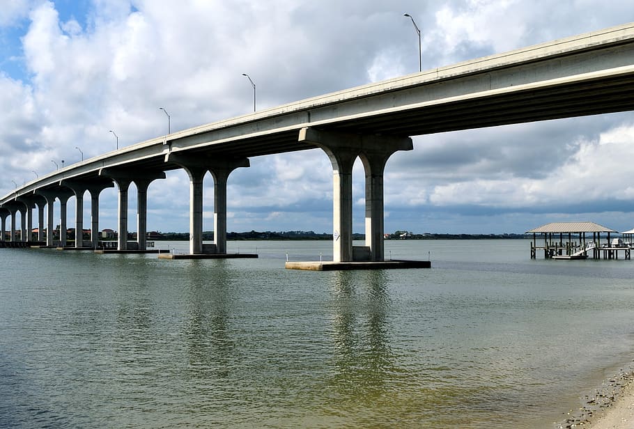 bro span, flod, struktur, arkitektur, vilano strand, florida, bro, span, vand, milepæl, affjedring, landskab, himmel, naturskøn, rejse, vej, ingeniørarbejde, stål, konstruktion, udendørs, natur, forbindelse, sky - himmel, bygget struktur, bro - menneskeskabt struktur, transportmidler, arkitektoniske kolonne, dag, havnefronten, lav vinkel visning, 4K