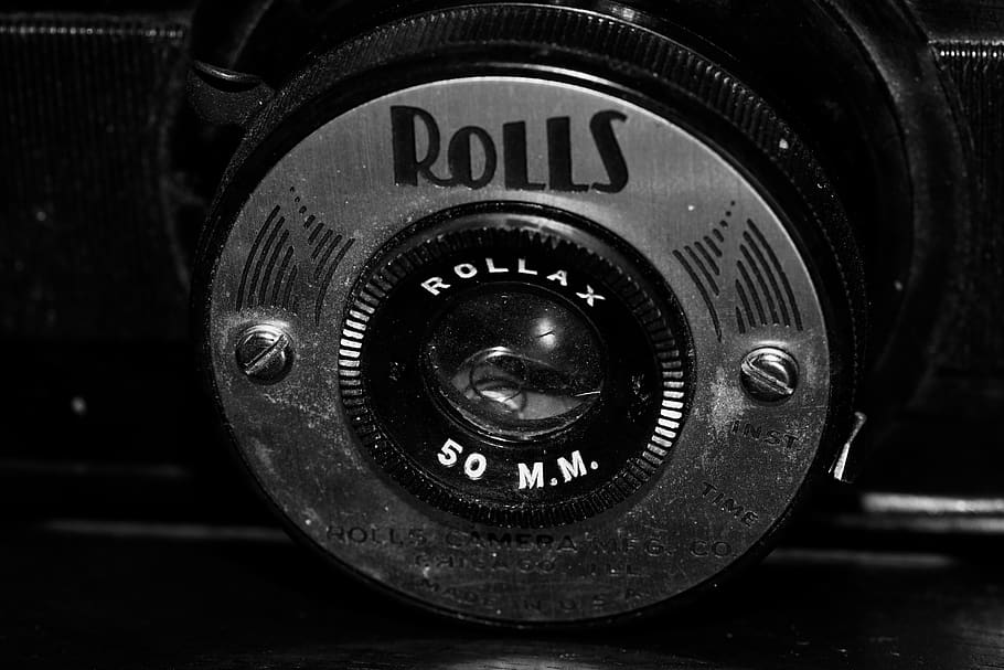 càmera, electrònica, vell, fotografia, bloqueig, bloqueig de combinació, màquina, lent de la càmera, projector, cortina, finestra, obturador, segur, càmera web, càmera digital, llum, faro, marca comercial, logotip, símbol, primer pla, tecnologia, automòbil, transport, seguretat, text, comunicació, nombre, a l'interior, metall, cap gent, cotxe, equipament, cercle, guió occidental, roda, manera de transport, vehicle terrestre, protecció, 5K