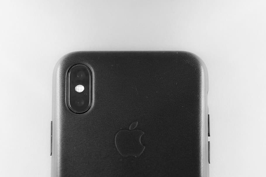 iphone, iphone x, fons de pantalla, tecnologia, poma, mac, iphone 8, fons de pantalla de l'iPhone, MacBook, mínim, blanc i negre, iphone x fons de pantalla, ios 11, telèfon, negre, estètic, netejar, simple, tecnologia sense fils, a l'interior, fons blanc, primer pla, connexió, telèfon intel·ligent, comunicació, dispositiu d’informació portàtil, cap gent, tir de l'estudi, color negre, sol objecte, telèfon mòbil, natura morta, portabilitat, seguretat, tallar, protecció, equipament elèctric, 5K