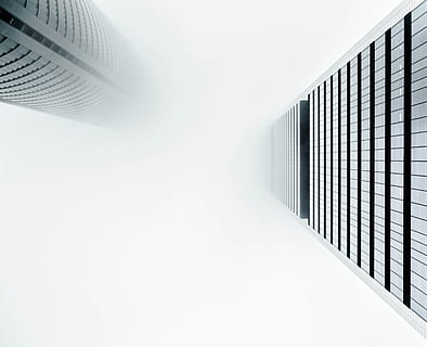 arquitectura, edifici, infraestructura, estructura, establiment, apartament, finestres, condomini, hotel, urbà, ciutat, estructura construïda, tecnologia, exterior de l'edifici, oficina, cap gent, exterior d’edifici d’oficines, dia, connexió, patró, dades, Color blanc, còpia espai, cel, naturalesa, futurista, a l'aire lliure, fons blanc, gratacels, directament a sota, 4K, CC0, domini públic, lliure de regalies