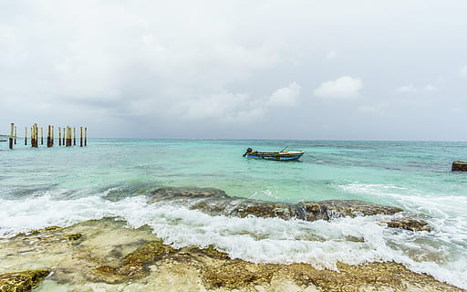 Oceano, bote, muelle, olas, Colombia, mar, agua, cielo, horizonte sobre el agua, paisajes - naturaleza, horizonte, belleza en la naturaleza, playa, movimiento, nube - cielo, tierra, barco náutico, transporte, día, ola, naturaleza, modo de transporte, deporte acuático, deporte, al aire libre, poder en la naturaleza, color turquesa, 2K, CC0, dominio público, libre de derechos