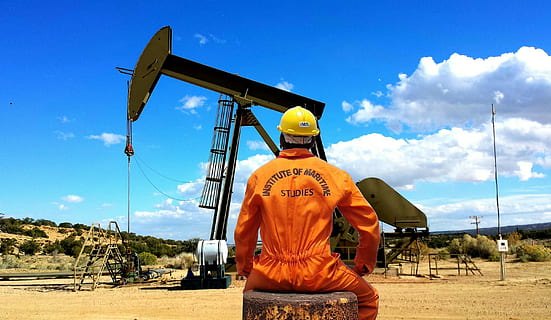 oil, rig, drill, engineer, equipment, extraction, fuel, gas, hardhat, helmet, industry, men, mining, petroleum, power, production, profession, pump, resource, technician, uniform, worker, refinery, outdoors, construction, sky, nature, land, one person, rear view, day, cloud - sky, sunlight, oil pump, field, environment, hat, landscape, clothing, technology, machinery, road, 2K, CC0, public domain, royalty free