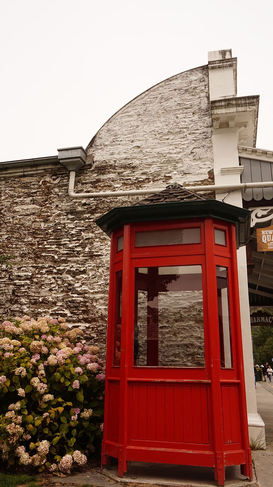 Arrowtown, estructura construida, arquitectura, exterior del edificio, edificio, nadie, ventana, naturaleza, día, cielo, casa, Distrito residencial, planta, pared, al aire libre, rojo, Pared de piedra, cielo limpio, pared - característica de la construcción, Entrada, vista de ángulo bajo, 5K