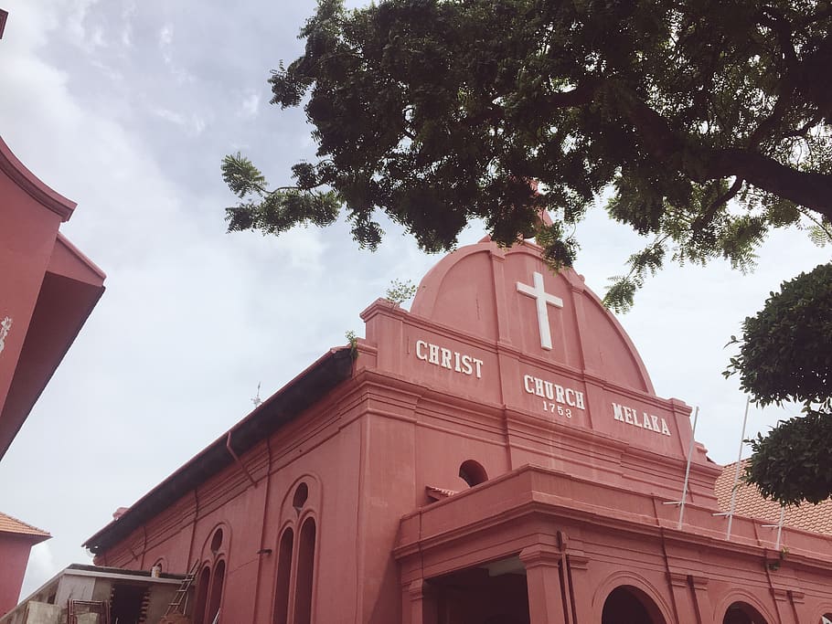 Malàisia, malacca, exterior de l'edifici, arquitectura, estructura construïda, arbre, cel, planta, vista d’angle baix, naturalesa, edifici, ciutat, dia, cap gent, núvol - cel, text, finestra, comunicació, a l'aire lliure, creença, destinacions de viatge, guió occidental, 2K