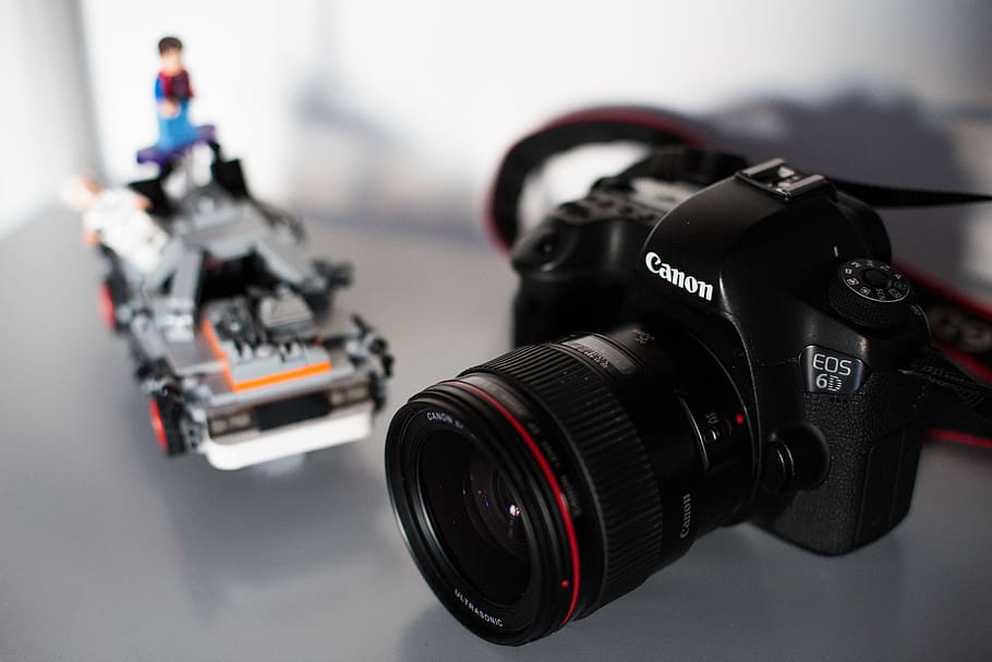 kamera, elektronik, legetøj, digitalt kamera, person, human, Star wars, lego, kanon, video kamera, kameralinsen, strop, linsedæksel, robot, tape player, kassetteafspiller, hardware, seletøj, støvle, ski støvler, fotografering temaer, teknologi, fokus på forgrunden, kamera - fotografisk udstyr, objektiv - optisk instrument, fotografisk udstyr, objektiv - øje, beskæftigelse, indendørs, transportmidler, tæt på, ingen mennesker, transportform, studio skud, moderne, kreativitet, industri, SLR kamera, 5K