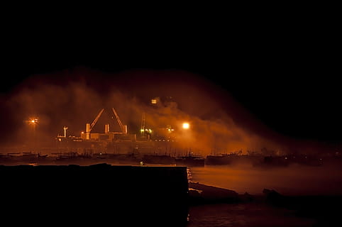 Perù, ilo district, notte, industria, acqua, illuminato, cielo, nessuno, mare, fumo - struttura fisica, architettura, natura, problemi ambientali, inquinamento, struttura costruita, ambiente, esterno dell'edificio, combustibile e produzione di energia, all'aperto, fabbrica, inquinamento dell'aria, distretto industriale, 4K, CC0, dominio pubblico, privo di copyright