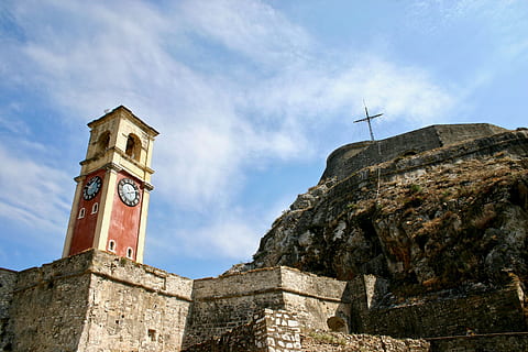 Řecko, corfu, architektura, nebe, Dějiny, minulost, stavba, nízký úhel pohledu, Příroda, budova, exteriér budovy, věž, pevný, den, nikdo, destinace, náboženství, mrak - nebe, místo uctívání, cestovat, duchovno, cestovní ruch, venku, hodiny, kamenná zeď, 2K, CC0, veřejná doména, bez autorských práv
