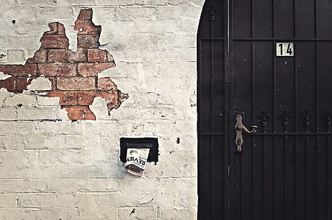 printerpapir, mail box, væg, mursten, Australien, Paddington, tøj, beklædning, boliger, hus, hjem, indgang, enkel, minimalistisk, dør, overfrakke, frakke, vindue, graffiti, dragt, vægmaleri, kunst, sikkerhed, arkitektur, dag, ingen mennesker, bygget struktur, bygning udvendig, beskyttelse, lukket, murbygningsfunktion, gammel, metal, udendørs, låse, bygning, træ - materiale, låsen, 5K, CC0, offentligt domæne, royaltyfrie