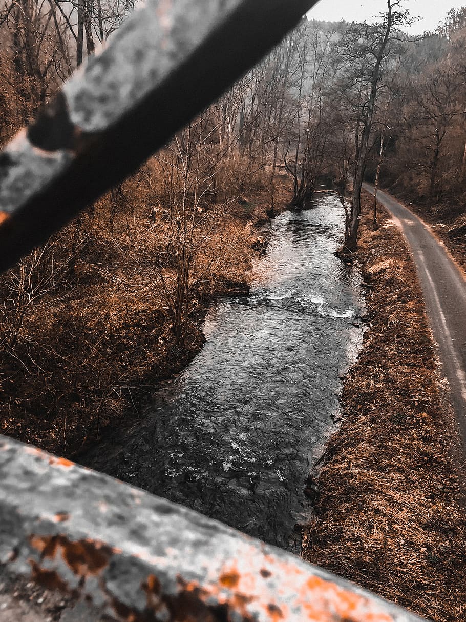 paisatge del llac, carretera, asfalt, Carretera bruta, grava, holandès, naturalesa, aigua, pont, sòl, arbres, walonië, boscos, bosc, riu, belgië, Bèlgica, purnode, ennuvolat, cap gent, transport, arbre, dia, aigua que flueix, moviment, connexió, planta, metall, que flueix, a l'aire lliure, exposició llarga, arbre nu, nivell superficial, 2K