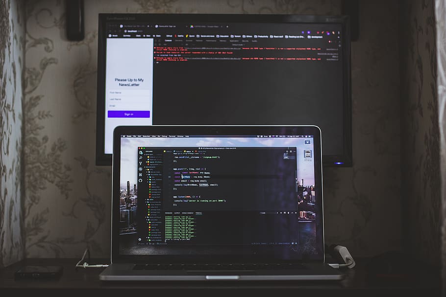 MacBook Pro, comunicació, tecnologia, tecnologia sense fils, connexió, a l'interior, pantalla del dispositiu, cap gent, pantalla, ordinador, primer pla, text, guió occidental, dispositiu d’informació portàtil, telèfon intel·ligent, cultura i entreteniment artístic, telèfon mòbil, il·luminat, natura morta, telèfon, Internet, 5K