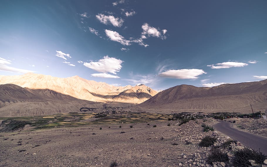 khardung, paisatge, escenics - natura, medi ambient, muntanya, cel, núvol - cel, bellesa a la natura, terra, naturalesa, escena tranquil·la, escena no urbana, desert, tranquil·litat, cap gent, Serra, remot, clima àrid, a l'aire lliure, blau, dia, clima, semiàrid, formació, 5K