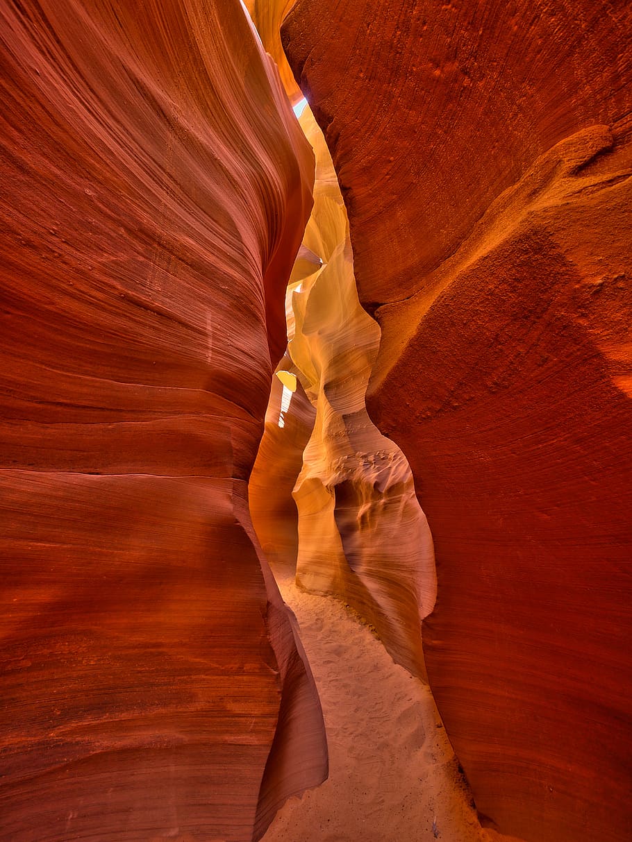Gran Canó, naturalesa, cova, a l'aire lliure, muntanya, canyon, geologia, gres, vermell, vall, cripta, rock, persona, humà, grava, carretera, Carretera bruta, arqueologia, arbre, planta, terra, formació de roca, rock - object, destinacions de viatge, escena no urbana, sòlid, erosionat, geografia física, bellesa a la natura, viatjar, marró, turisme, tranquil·litat, dia, escenics - natura, cap gent, 4K