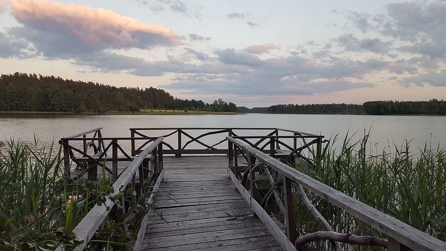 vista, perspectiva, humor, naturalesa, descans, reflexió, paisatge, aigua, atmosfera, la soledat, originalment, tristesa, abandonat, composició, reflexiu, cel, núvol - cel, tranquil·litat, escena tranquil·la, bellesa a la natura, material de fusta, llac, escenics - natura, planta, cap gent, arbre, escena no urbana, passeig marítim, moll, barana, idíl·lic, fusta, a l'aire lliure, panells de fusta, 5K