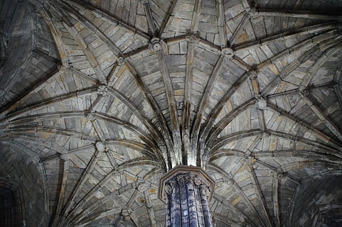 belysning, murværk, gammel, historisk, bue, tæppe, stjerne, atmosfære, bygning, kloster, kirke, overordnet, bueform, Skotland, humør, forbi, hal, søjle, support, loft, arkitektur, bygget struktur, lav vinkel visning, indendørs, ingen mennesker, religion, historie, mønster, sted for tilbedelse, fortiden, spiritualitet, fuld ramme, tro, dag, arkitektoniske kolonne, kuppel, udsmykkede, arkitektur og kunst, gotisk stil, 2K, CC0, offentligt domæne, royaltyfrie