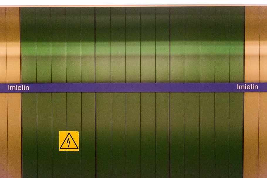 Varsova, Puola, metro, kuvio, viestintä, merkki, teksti, ei ihmisiä, sisällä, läntinen käsikirjoitus, nuolen symboli, seinänrakennusominaisuus, lähikuva, symboli, tekniikka, monivärinen, Sisäänkäynti, koko kehys, tiedot, varoitusmerkki, opastus, valaistu, ovi, 5K