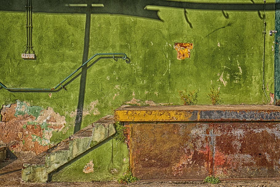 le scale, rampa di carico, davanzale, ruggine, malaticcio, hdr, colore verde, giorno, nessuno, vecchio, struttura costruita, metallo, caratteristica della parete, pianta, architettura, abbandonato, natura, intemperie, arrugginito, all'aperto, parete, danneggiato, crescita, erba, obsoleto, deterioramento, 4K