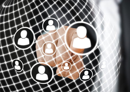finger, ta på, hånd, struktur, internett, nettverk, sosial, sosialt nettverk, logo, facebook, Google, sosiale medier, ikon, nettsted, presentasjon, multimedia, kommunikasjon, media, www, forbindelse, mobiltelefon, app, blå, virksomhet, datamaskin, kjøpesenter, e-post, bilde, gul, grønn, handel, grensesnitt, knapp, konsept, kjøre, møte, mobil, musikk, reise, rosa, rød, svart, symbol, belyst, glødende, ingen folk, innendørs, lys - naturlig fenomen, belysningsutstyr, mønster, nærbilde, høy vinkel visning, lysskjær, geometrisk form, stilleben, sollys, form, stearinlys, tekst, lys, design, brenning, 2K, CC0, offentlig domene, opphavsrett gratis