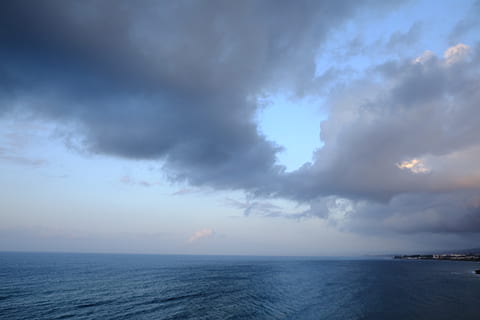 Cloudscape, nor, mare, litoral, coastă, albastru, noros, dimineata devreme, nor - cer, cer, apă, scenice - natura, frumusețe în natură, orizontul peste apă, o scenă liniștită, liniște, orizont, natură, nici o persoana, malul mării, scenă non-urbană, zi, idilic, furtună, în aer liber, putere în natură, 4K, CC0, domeniu public, fără drepturi de autor