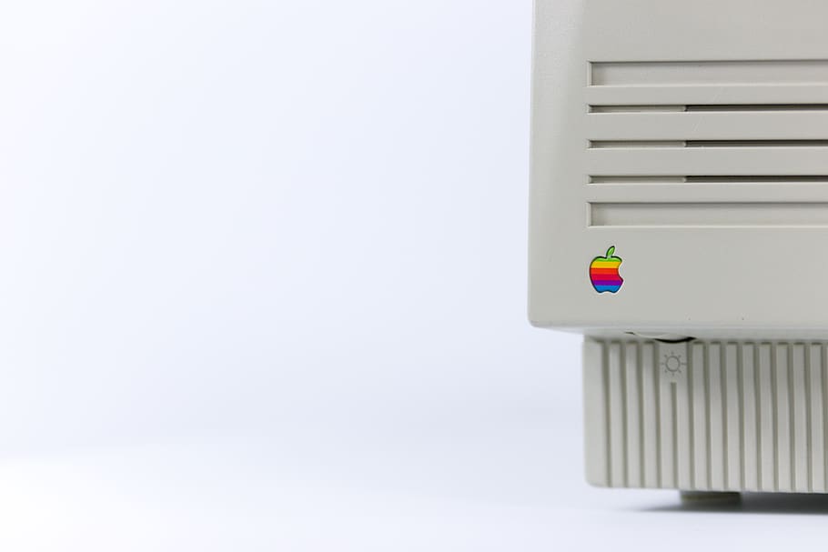 gris, dispositiu, logotip de poma, blanc, superfície, poma, connexió, contemporani, electrònica, buit, equipament, família, a l'interior, indústria, mac, Macintosh, monitor, plàstic, acer, banda, tecnologia, vertical, vintage, fusta, còpia espai, tir de l'estudi, funció de construcció de parets, Color blanc, control, sol objecte, cap gent, fons blanc, radiador, calor - temperatura, senzillesa, arquitectura, comunicació, primer pla, electricitat, polsador, blau, natura morta, 5K