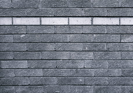 paret de maó gris, fusta, catifa, textura, a l'aire lliure, naturalesa, fusta dura, concret, paret, pissarra, edifici, tar, pis, taula, mobles, Camí, revestiment, passarel·la, camp, gris, patró, fons, marc complet, funció de construcció de parets, estructura construïda, cap gent, dia, primer pla, arquitectura, aspre, maó, repetició, detall, sòls, paret de maó, metall, color plata, efecte texturat, 2K, CC0, domini públic, lliure de regalies