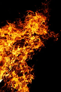 Feuer, Flamme, Hölle, Kochen, schwarz, brennen, Hitze, Detail, Nahansicht, Tapete, warm, Grill, Flammenzunge, lodernd, feurig, Lagerfeuer, brennbar, Element, tobt, gefährlich, schließen, Inferno, Achtung, Kamin, entzünden, heiß, Verbrennung, Feuer - natürliches Phänomen, Hitze - Temperatur, orange Farbe, Nacht-, glühend, Bewegung, keine Leute, Kommunikation, Natur, Warnschild, Zeichen, Gelb, Holz, Bewegungsunschärfe, draußen, schwarzer Hintergrund, 2K