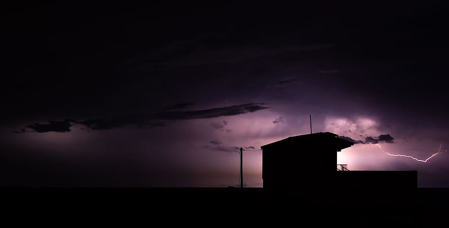 silueta, edifici, ennuvolat, cel, núvol, llamps, tempesta, naturalesa, llum, fosc, contrast, moment, si, nit, posta de sol, color negre, retroil·luminat, fantasmal, indústria, malhumorat, núvol - cel, cap gent, estructura construïda, horror, cel dramàtic, vespre, a l'aire lliure, fàbrica, 2K