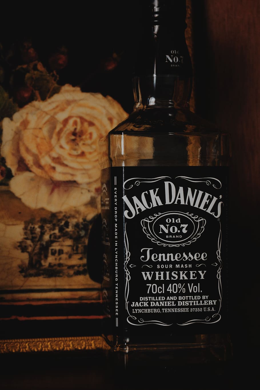 Jack daniels bottle, beure, alcohol, licor, begudes, postres, menjar, gelat, crema, cervesa, ampolla, kavala, Grècia, whisky, Jack Daniels, vidre, absenta, stout, gin, text, contenidor, guió occidental, menjar i beguda, a l'interior, natura morta, comunicació, vidre - material, taula, frescor, cap gent, primer pla, refresc, jar, transparent, material de fusta, missatge, berenar, 5K