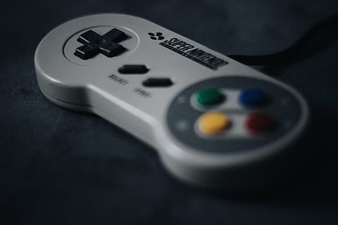 snes regulátor, Černá, povrch, studio shot, nikdo, dálkové ovládání, uvnitř, řízení, detail, dálkový, umělecká kultura a zábava, jeden objekt, výběr, zdravotnictví a lékařství, střední skupina objektů, selektivní zaměření, variace, černé pozadí, technologie, televizní sada, skupina objektů, stálý život, doplněk stravy, stiskněte tlačítko, přebytek, 5K, CC0, veřejná doména, bez autorských práv