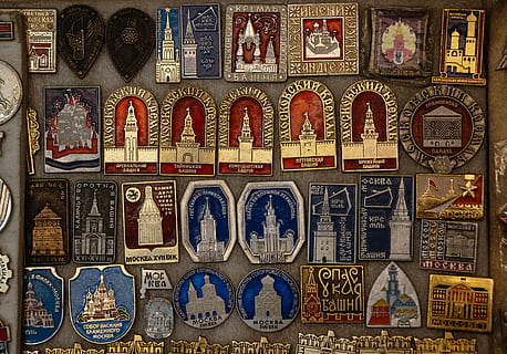 marca comercial, símbol, logotip, torre, edifici, arquitectura, Torre del Rellotge, insígnia, publicitat, pòster, Moscou, vintage, pin, Kremlin, collage, text, emblema, segell, bronze, joc, representació humana, cap gent, marc complet, comunicació, semblança masculina, a l'interior, representació, publicació, natura morta, fons, variació, art i artesania, llibre, primer pla, elecció, gran grup d'objectes, semblança femenina, religió, multicolor, 4K, CC0, domini públic, lliure de regalies