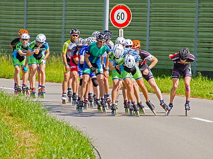 in linea, corsa in linea, gara, pattinando, Inliner, pattinaggio in linea, sport di resistenza, sport, concorrenza, gruppo di persone, persone reali, uomini, lunghezza intera, folla, stili di vita, uno stile di vita sano, capi di abbigliamento, grande gruppo di persone, atleta, movimento, sport competitivo, abbigliamento sportivo, in esecuzione, giorno, cartello, determinazione, sforzo, maratona, 2K, CC0, dominio pubblico, privo di copyright