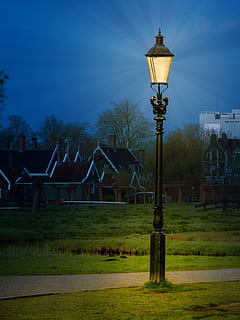 lumini, Raye, peisaj, arhitectură, exteriorul clădirii, construită, echipamente de iluminat, cer, lumina stradală, iarbă, stradă, natură, clădire, plantă, nici o persoana, camp, teren, albastru, copac, casă, în aer liber, zi, zonă rezidențială, 4K, CC0, domeniu public, fără drepturi de autor