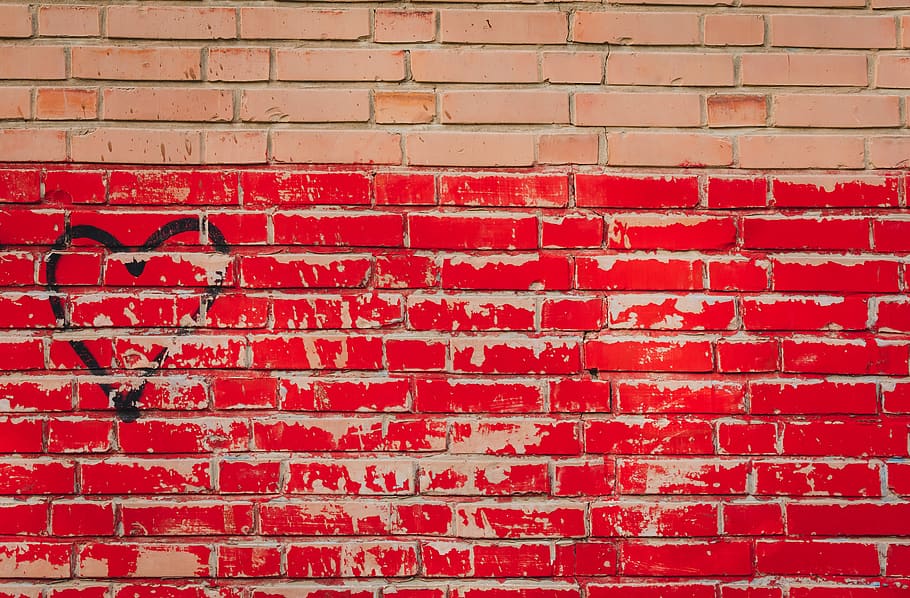 maons de paret vermella, maó, paret, ahvaz, iran, catifa, paret de pedra, cara, refresc, beure, begudes, elf, graffiti, a l'interior, habitació, casc protector, casc, roba, femella, barba, vermell, funció de construcció de parets, paret de maó, estructura construïda, marc complet, arquitectura, fons, cap gent, patró, dia, primer pla, textura, exterior de l'edifici, a l'aire lliure, repetició, pintura, text, 5K