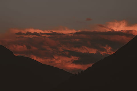 aerian, vedere, Munte, cu iluminare din spate, nori, întuneric, zori de zi, peisaj, natură, pitoresc, răsărit, apus de soare, cer, frumusețe în natură, nor - cer, scenice - natura, siluetă, o scenă liniștită, liniște, idilic, de munte, culoare portocalie, nici o persoana, mediu inconjurator, scenă non-urbană, dramatic cer, maiestuos, în aer liber, varf de munte, 2K, CC0, domeniu public, fără drepturi de autor