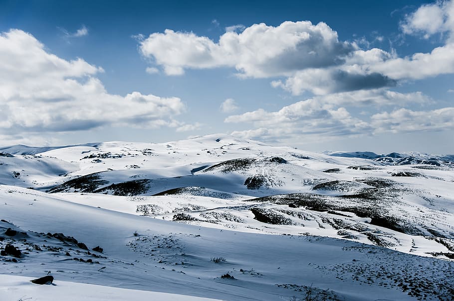 vinter, bjerg, skyer, himmel, hvid, bjerge, landskab, natur, sne, kold, ski, snedækket, spids, bjergbestigning, udendørs, kold temperatur, skønhed i naturen, scenics - natur, sky - himmel, rolig scene, ro, hvid farve, snedækket bjerg, ikke-urbane scene, miljø, ingen mennesker, dag, idyllisk, bjergkæde, bjergtop, 4K