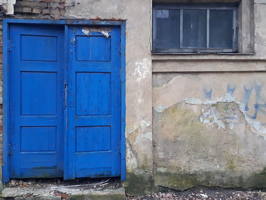 Lotyšsko, riga, andrejsala, exteriér budovy, stavba, architektura, vchod, dveře, modrý, Zavřeno, den, budova, nikdo, Dům, nástěnný prvek, okno, bezpečnostní, rezidenční čtvrti, ochrana, bezpečnost, venku, starý, zvětralý, tyrkysové barvy, 4K